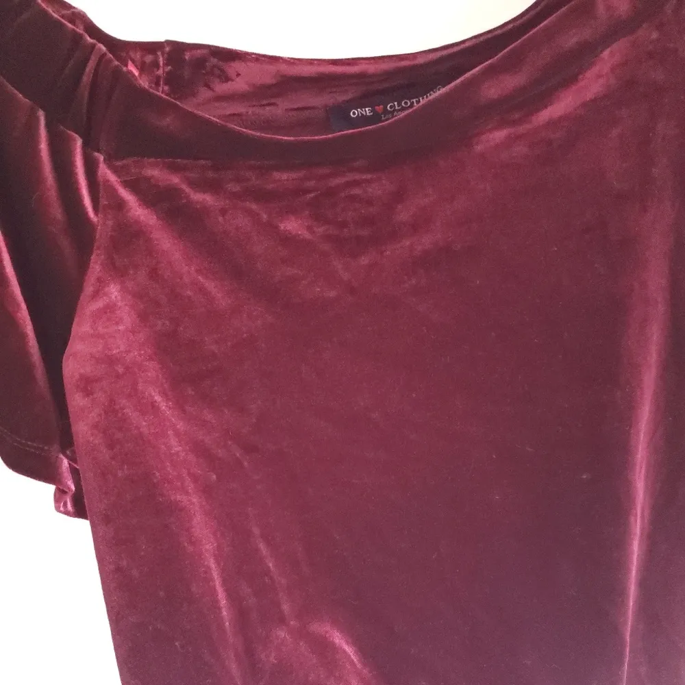 [One Clothing] Velour Off The Shoulder Blouse - Image 5