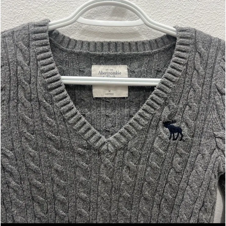 VTG Y2K Womens Abercrombie Fitch Cable Knit V-Neck Sweater Medium Bella‎ Swan - Image 2