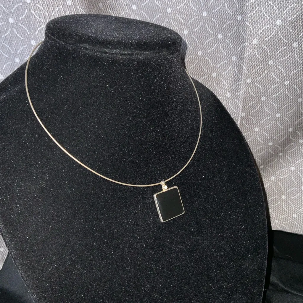 Anne Klein Choker Necklace Black Onyx Look Square Pendant Silver tone - Image 3