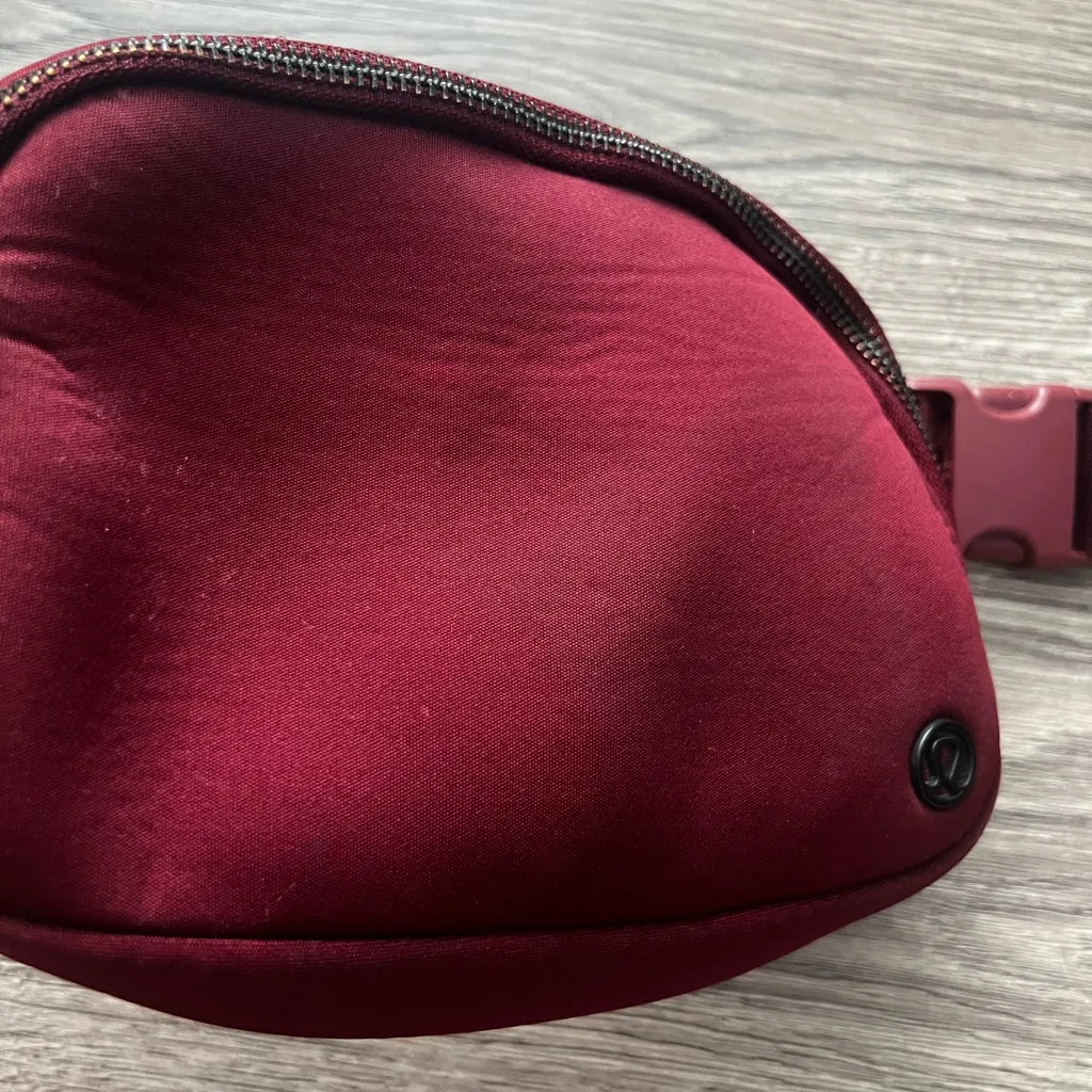 Lululemon  belt bag - Image 2