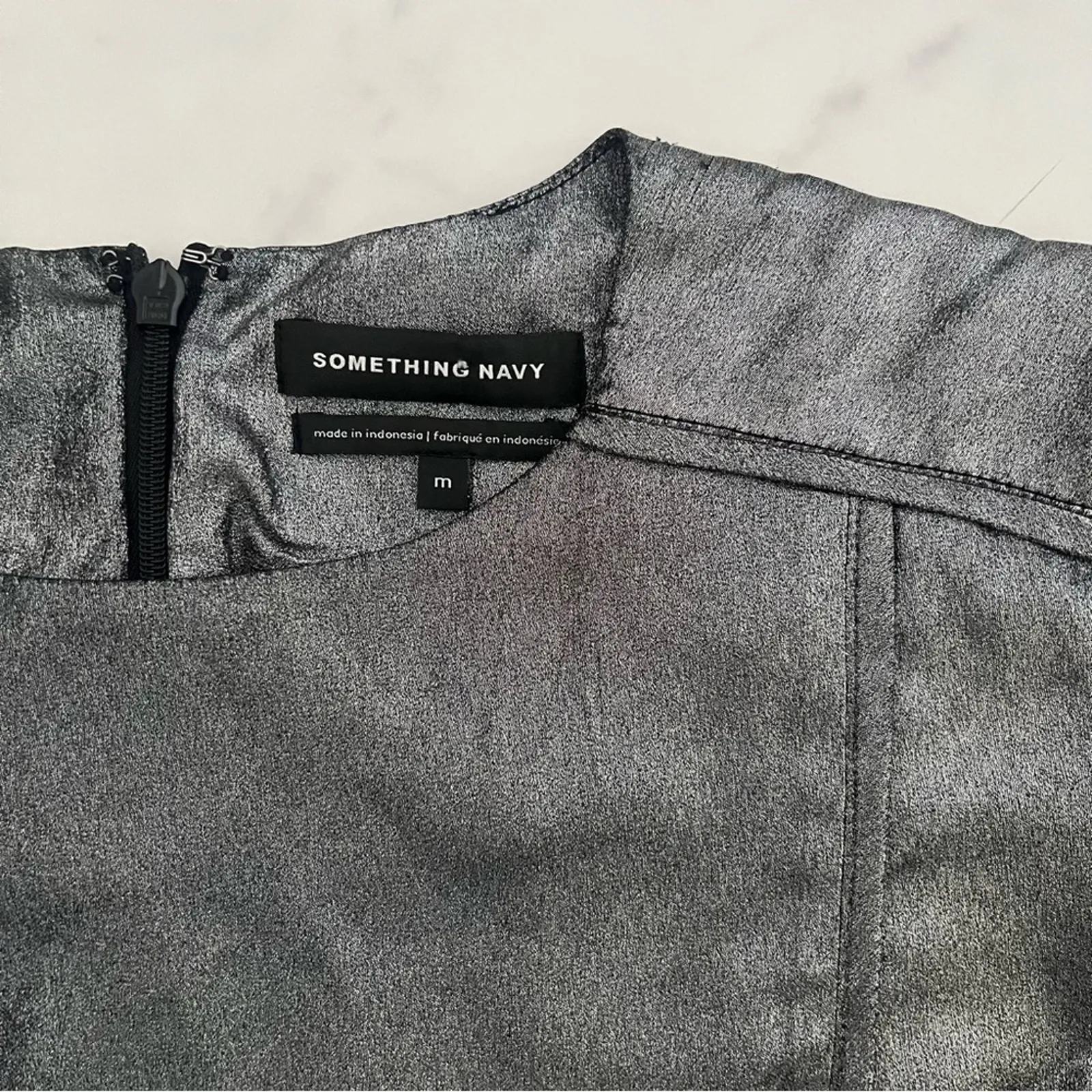 Something Navy Foil mini dress Sz Medium Silver metallic puff sleeves Rave party - Image 4