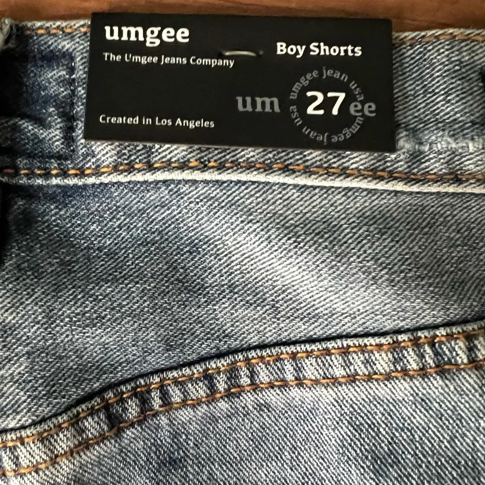 NWT Umgee Light Wash Distressed Button Fly Boyfriend Shorts - Image 5