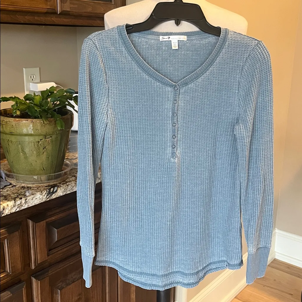 Seven7 Vintage Washed Out Blue Waffle Shirt Womens Small Henley - Image 12