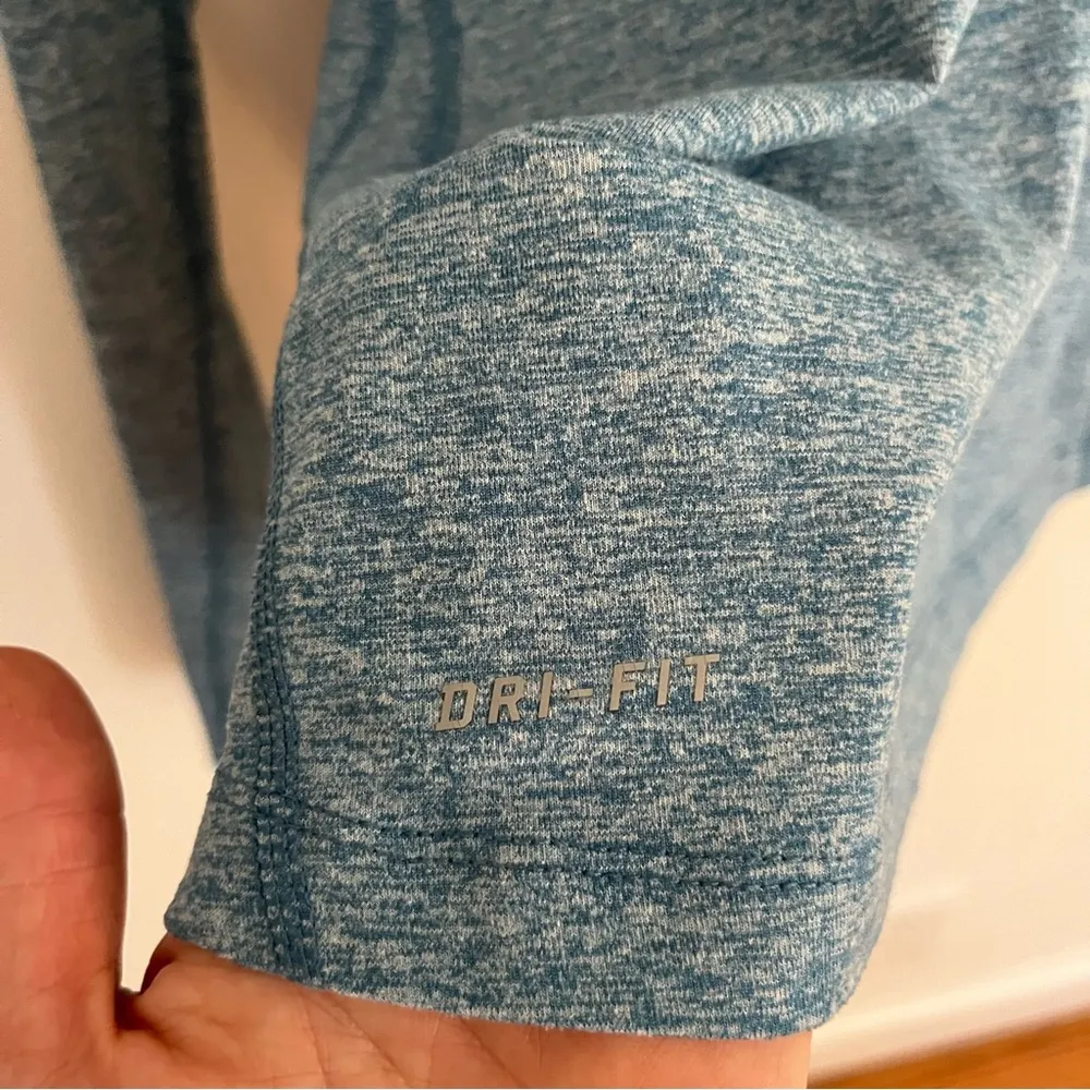 Nike Dri-Fit Element Heathered Running Reflective Pullover Medium Thumb Holes - Image 6