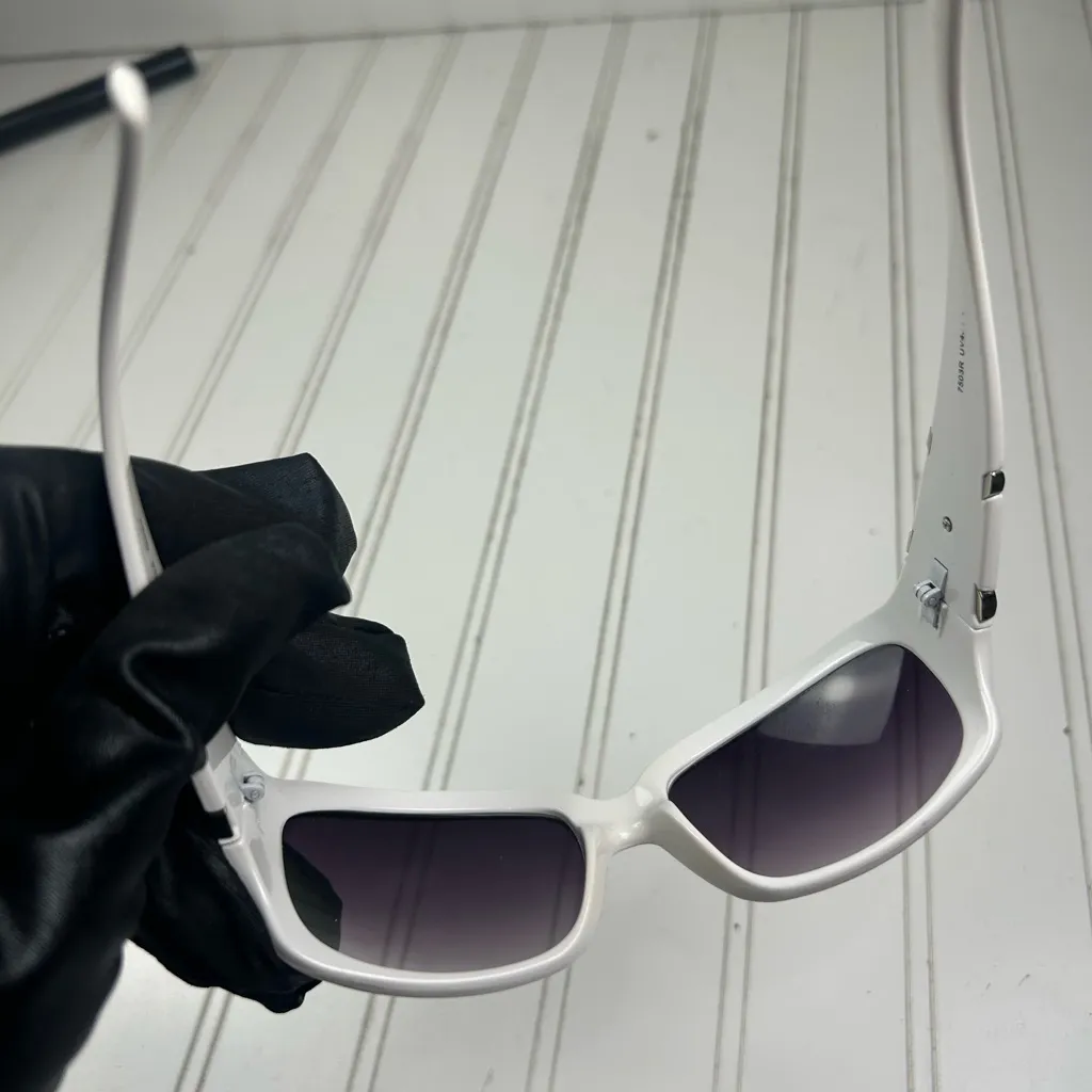 Women’s White Oversized Sunglasses – Thick Square Frame Retro Fashion Shades - Image 10