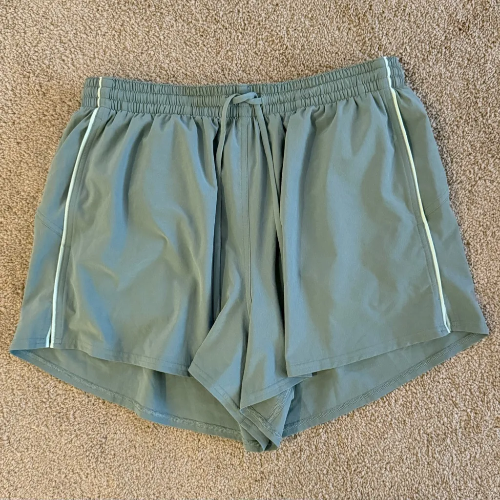Lululemon Lightweight High-Rise Relaxed Short 3” Long Crater Blue Sea Mist Sz10 - Image 7