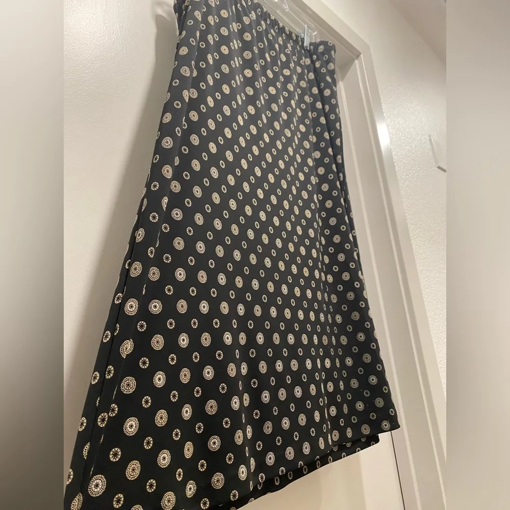 Vintage 90s  Woman Black Printed Straight Midi Skirt - Plus Size 1X - Image 3