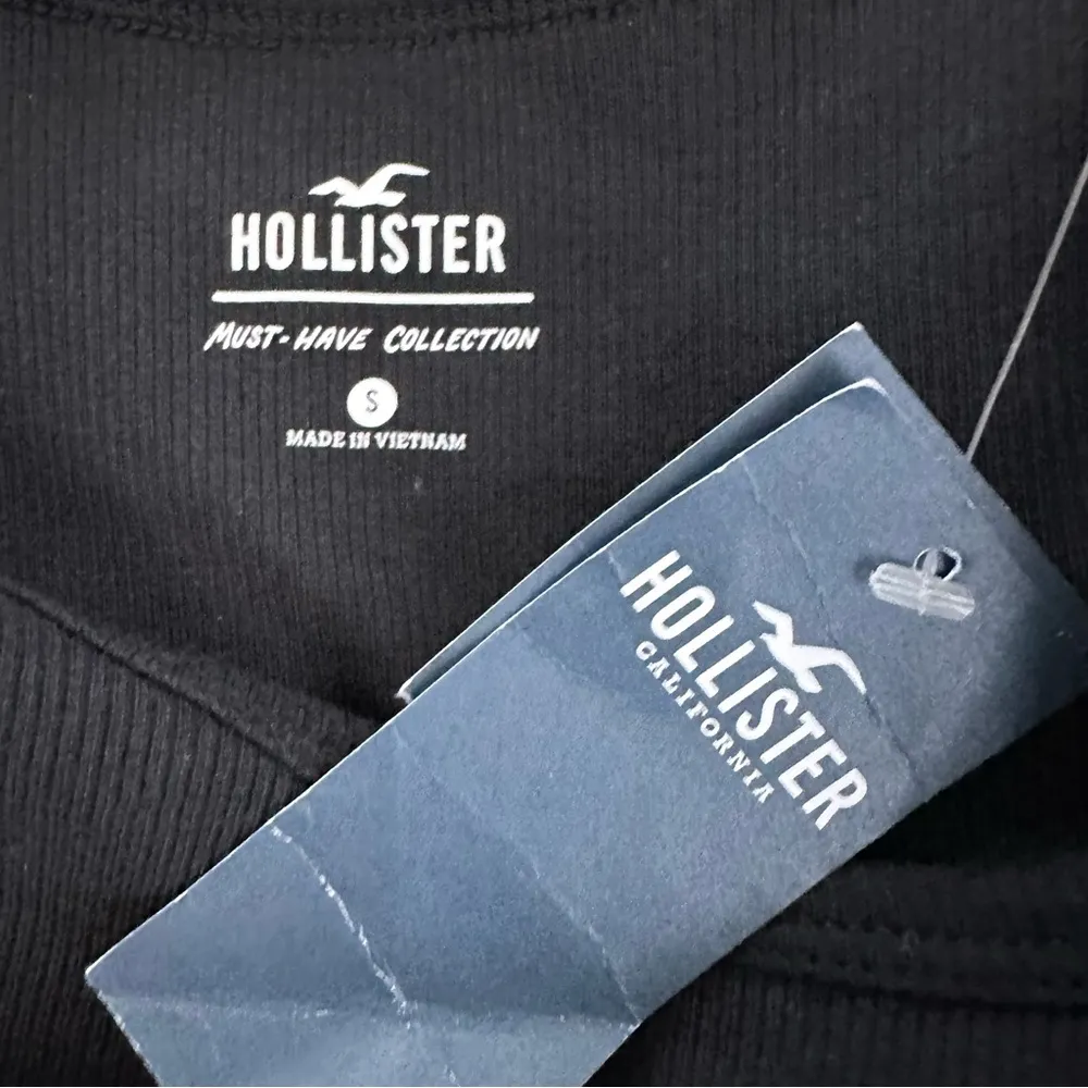Hollister Daisy Logo Black Long Sleeve Lettuce Hem Baby Tee Size Small NEW - Image 3