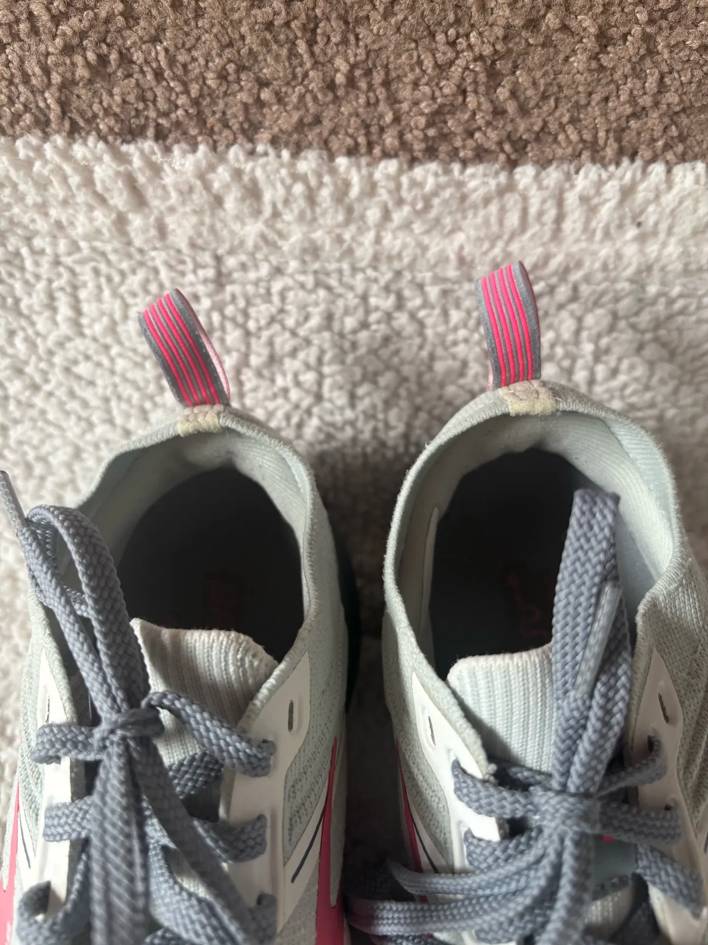 Light blue and pink Ricochet 3 Brooks running shoes - Image 4