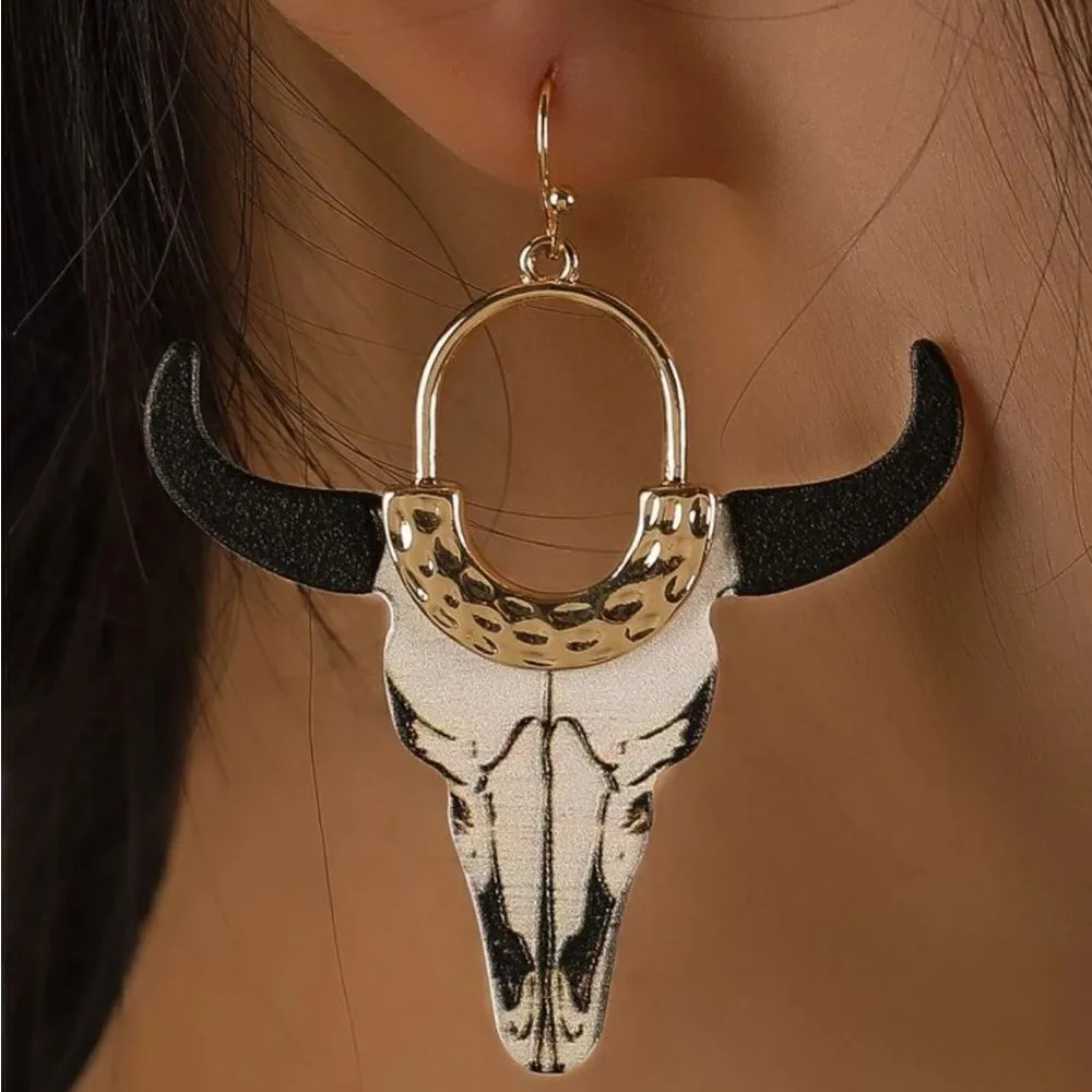Cool bull design cowgirl earrings Gold - Image 2
