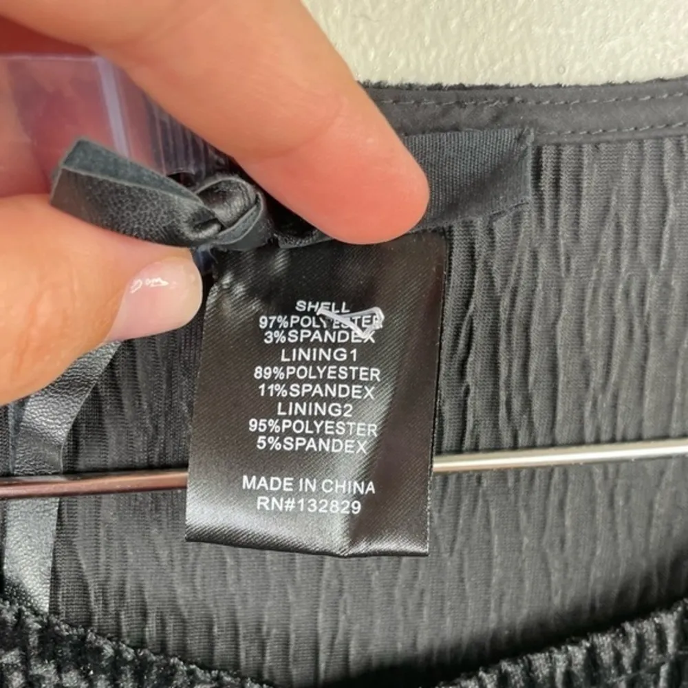 h:ours Black Velvet‎ Deep V Neckline Long Sleeve Mini Dress - Image 7