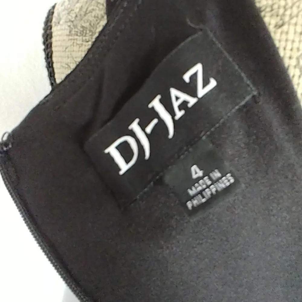 Dj Jaz Women's Pleated Flowy Dress Size 4 - Image 5