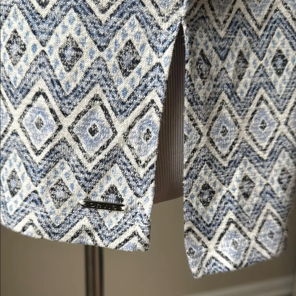 Orvis White and Blue Graphic Relaxed Short Sleeve V Neck Tunic Tee - Image 4