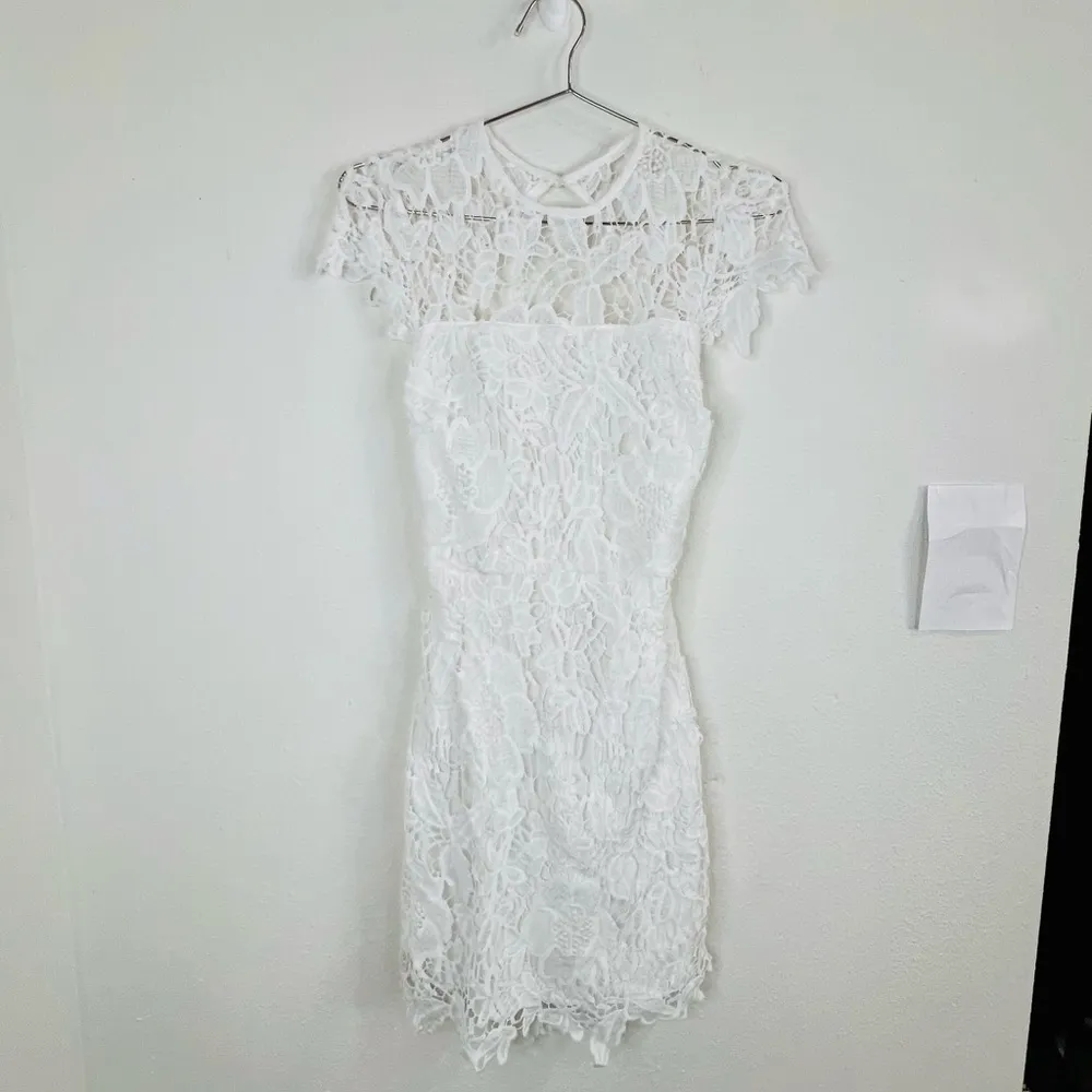 Shein Women White Lace Bodycon Mini Dress Size Small Open Back Short Sleeve 33.5 - Image 2
