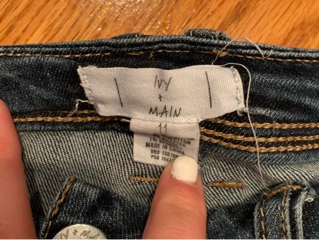 Ivy & Main High Waisted Jean Shorts - Image 3