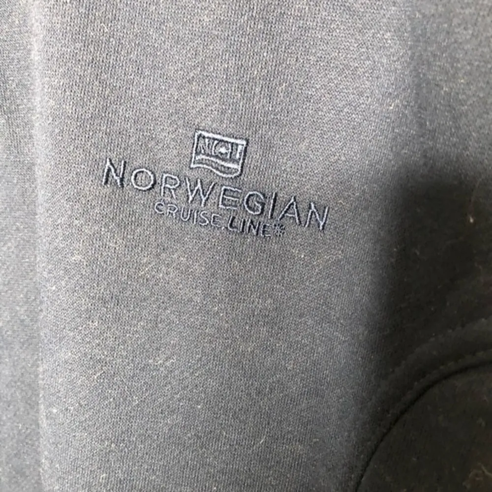 Norwegian cruiseline navy blue pullover sweatshirt Size XL - Image 3