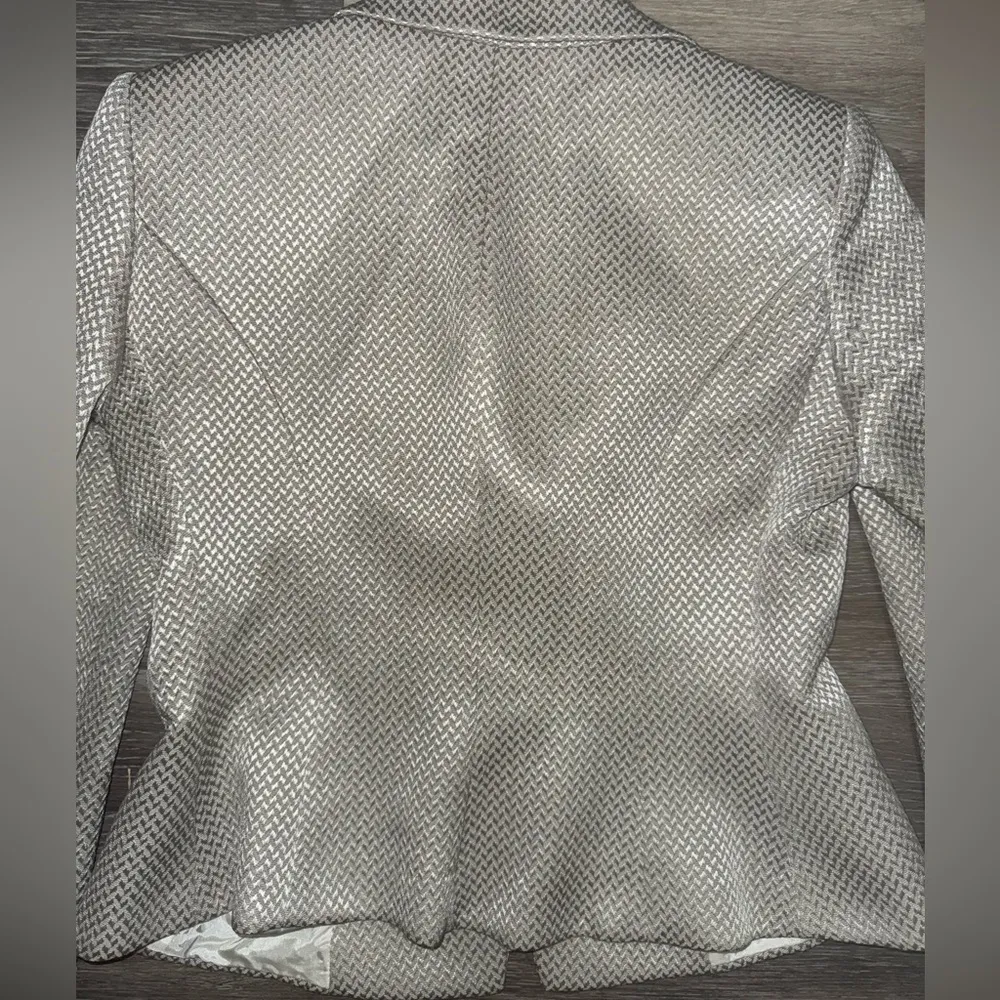 Giorgio Armani Women’s Gray Blazer - Image 5