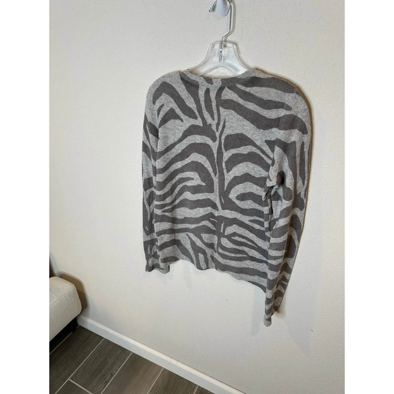 Equipment  zebra print cashmere pullover -small - Image 3