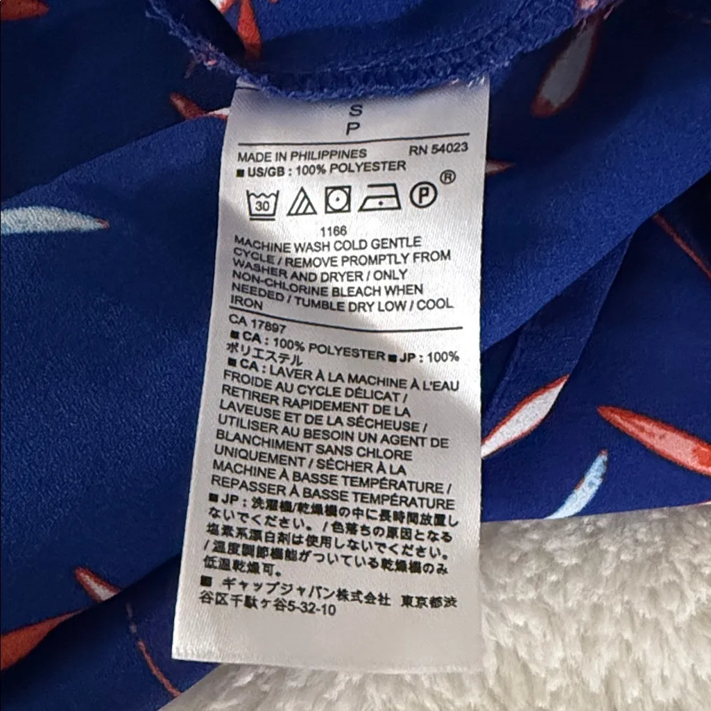 Banana Republic Blue and Red Patterned Blouse - Image 7