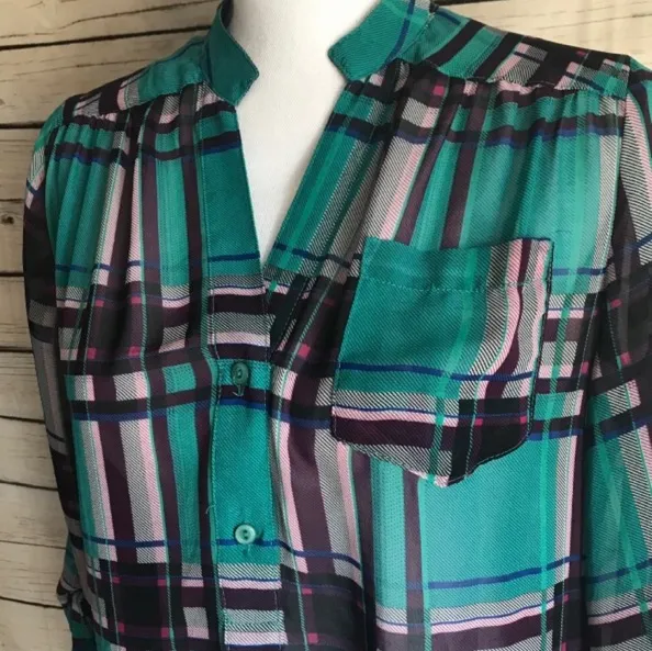 Francesca’s Collection Bird Cage Plaid Top - Image 2