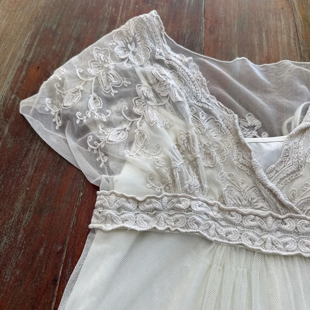 Women's Heart & Soul Beige Lace Mini Dress Large - Image 4