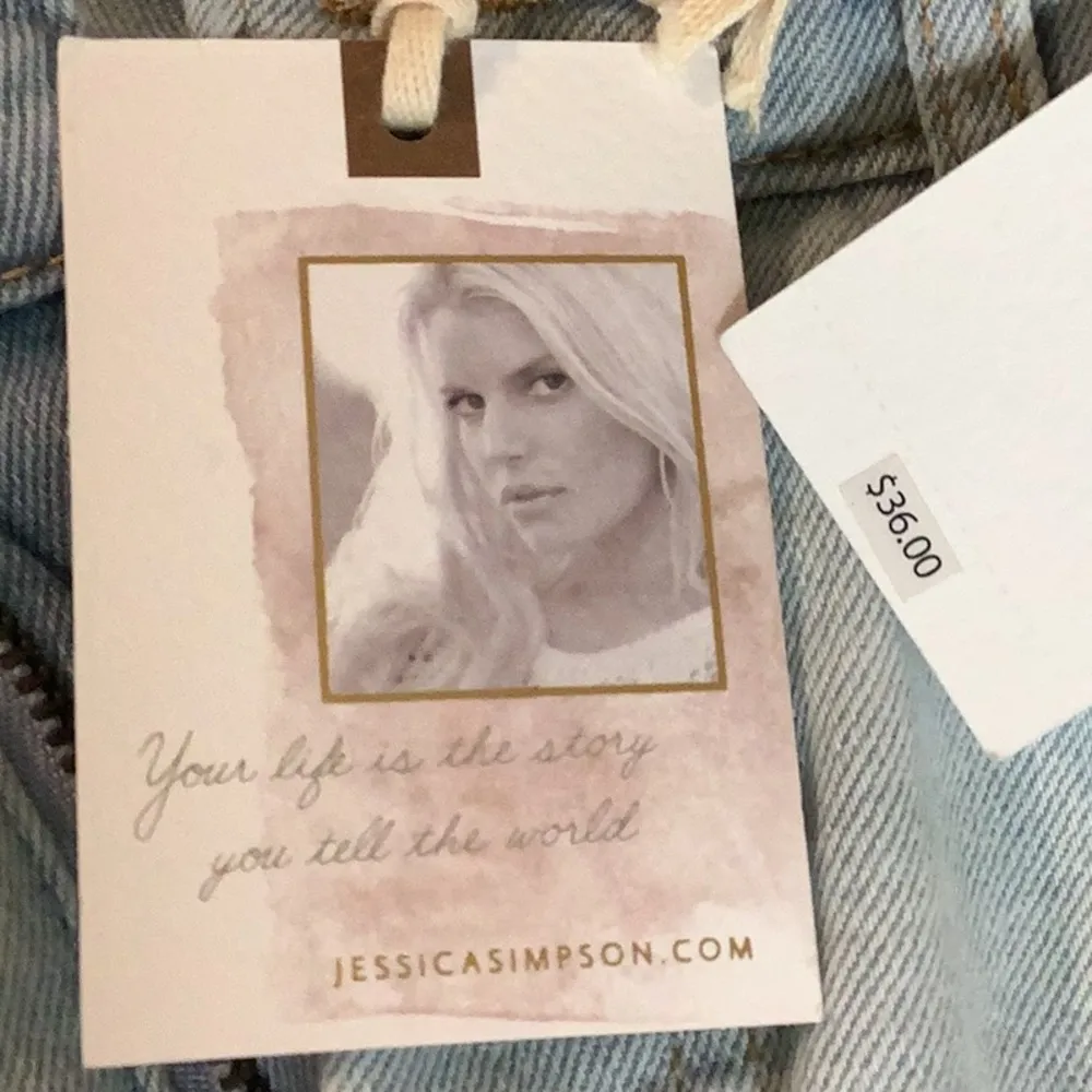 Jessica Simpson Size 27 Light Denim Adored Slim Bermuda Jean Shorts. New W/Tag - Image 5