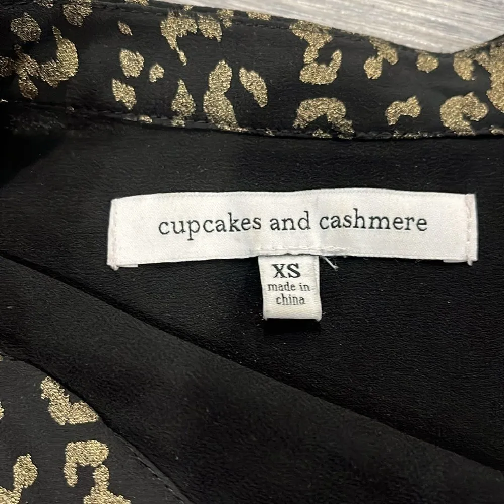 cupcakes and cashmere NWOT gold shimmer blouse with tie XS Black - Image 8