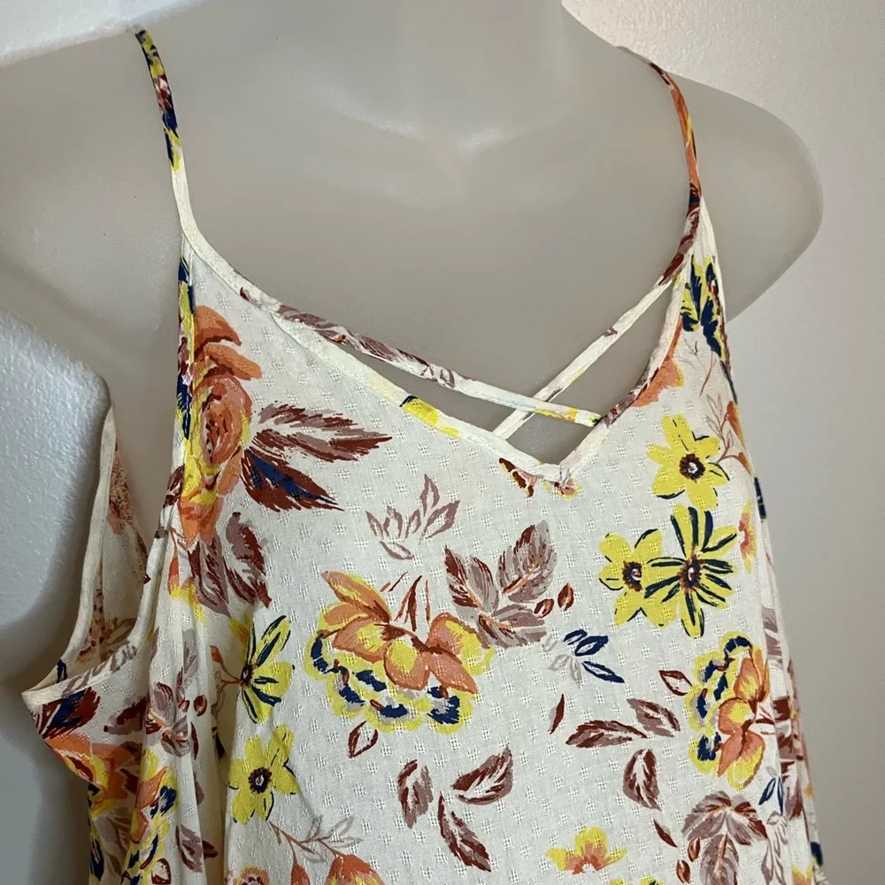 Beige Floral Print Cold Shoulder Top Size Small - Image 4