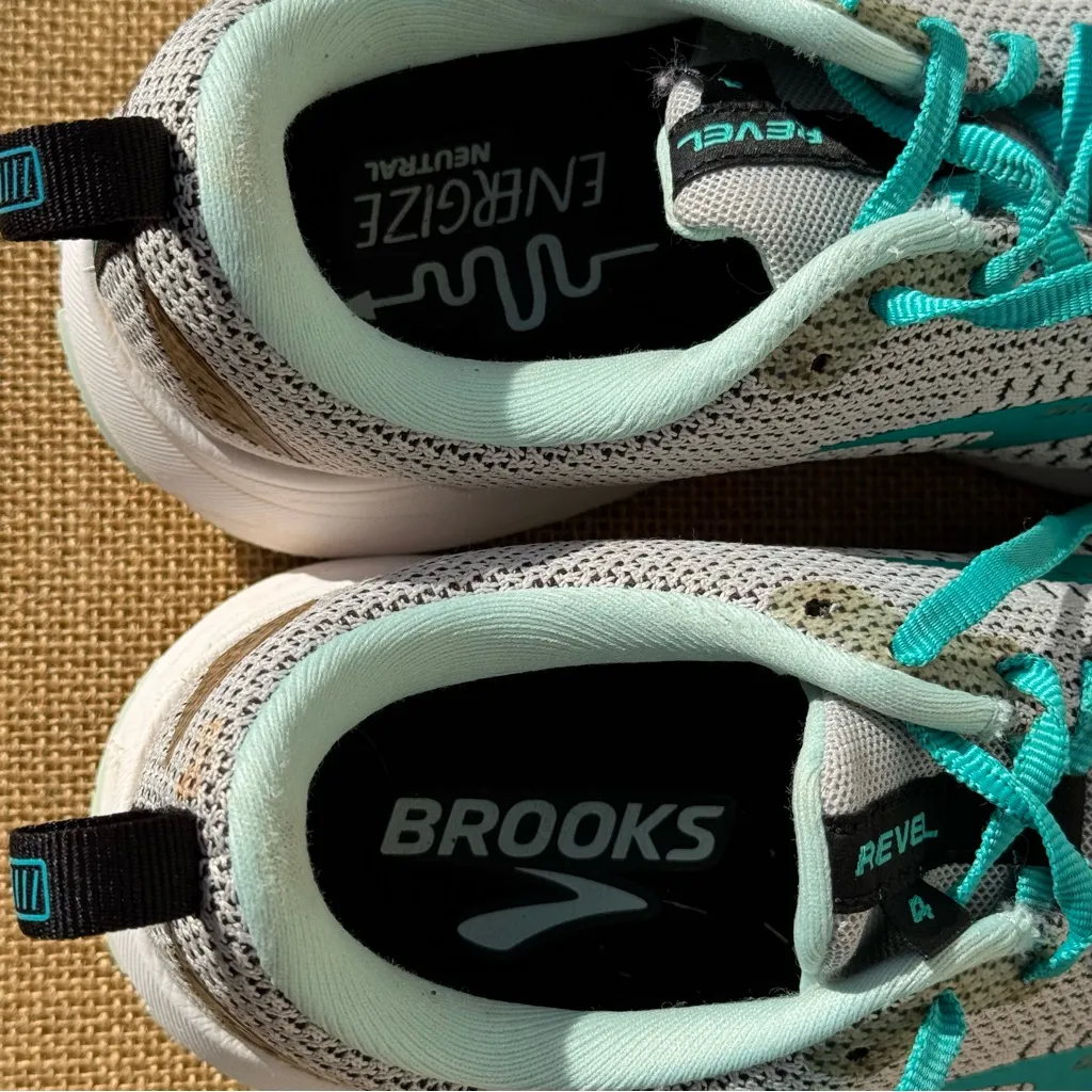 Brooks Revel 4  Women's Size 8.5 Athletic Shoes in Gray and Teal - Image 7
