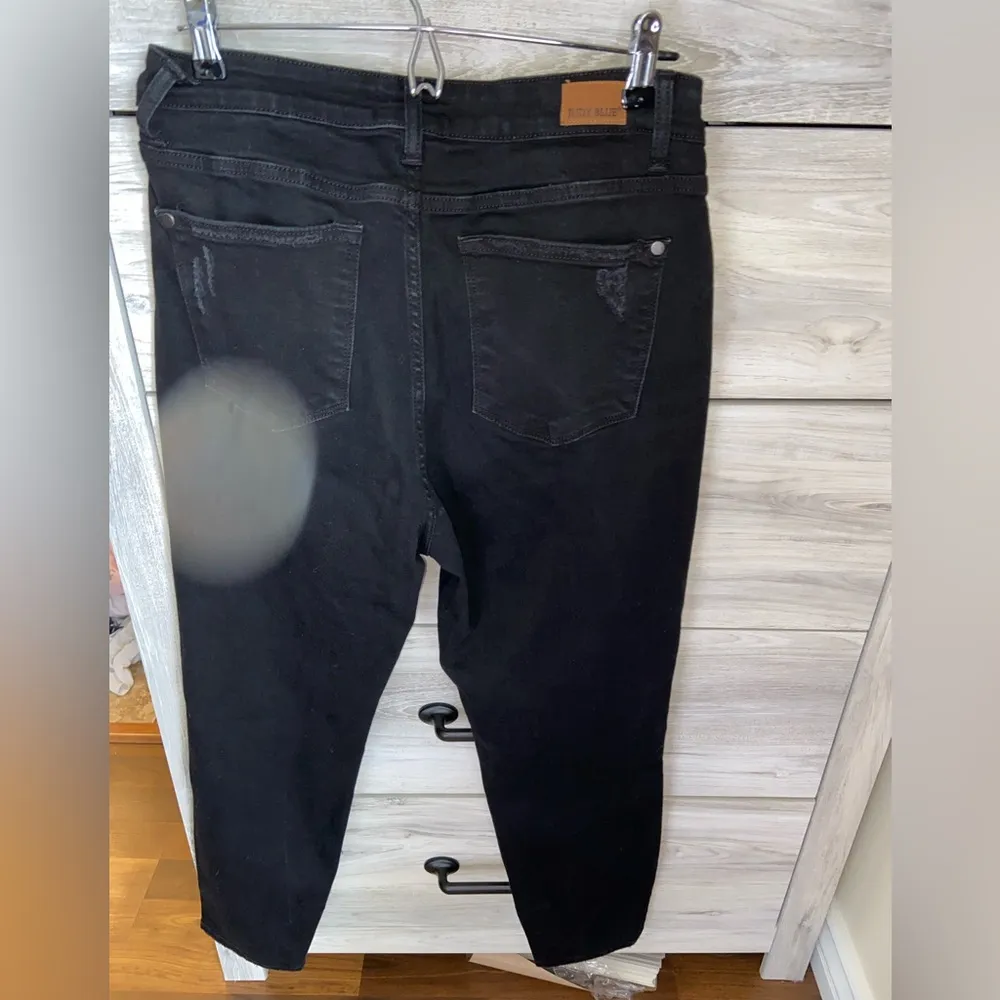 Judy blue boyfriend fit jeans - Image 3