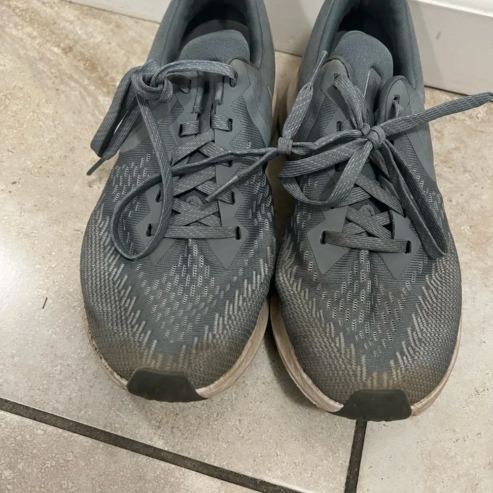 Nike Gray Zoom Winflo 6 Running Sneakers Size 8 US - Image 4