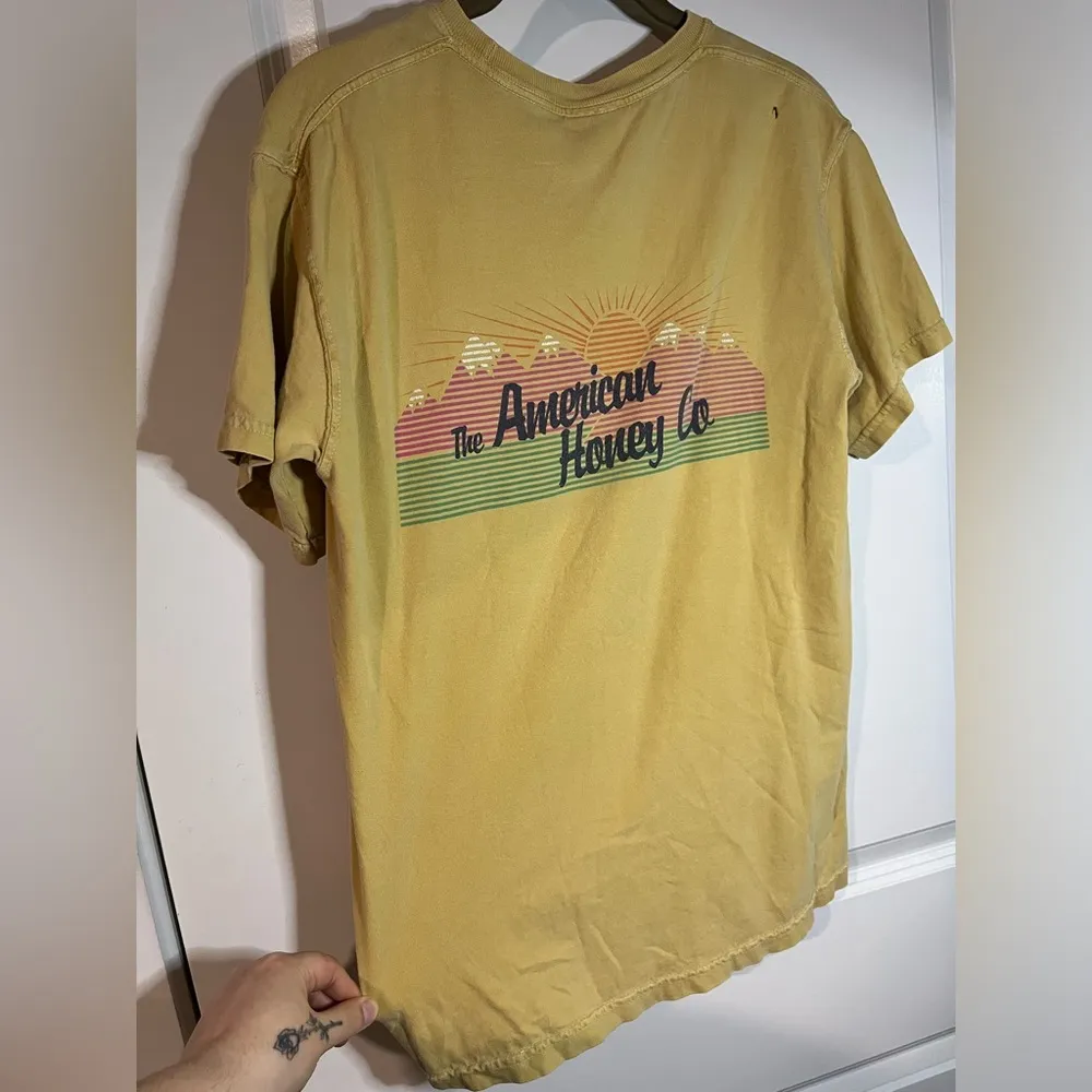 Comfort Colors The American Honey Company Mustard Short Sleeve Tshirt Size Small - Image 4