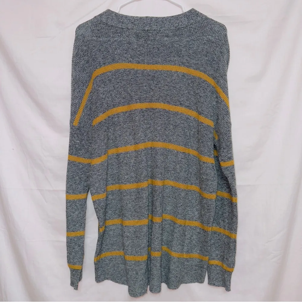 American Eagle Gray Striped Long Sleeve Knit Jegging Fit Hi Low Sweater size SM - Image 7