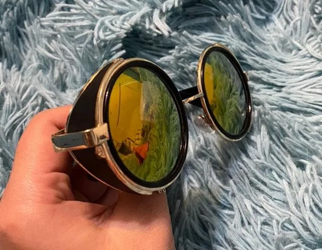Mirror Sunglasses Gold - Image 2