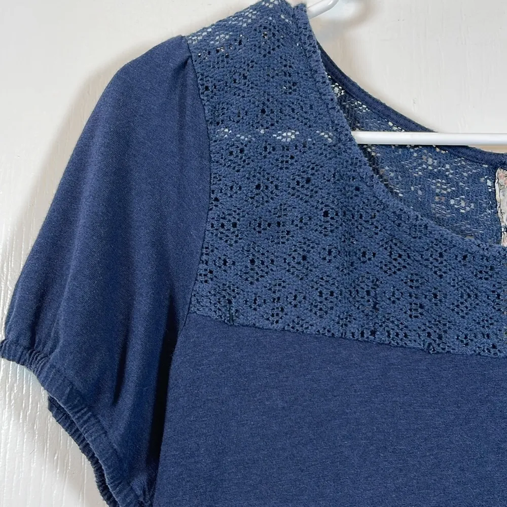 Women's Lucky Brand Navy Blue Crochet Lace Round Neck Shirt Blouse Size MED EUC - Image 4