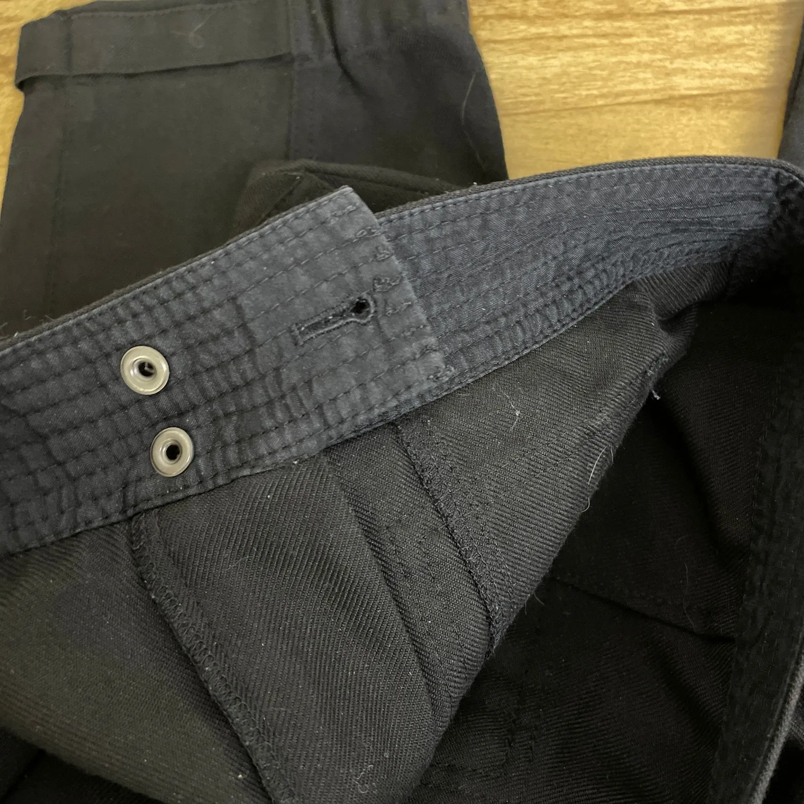 Me + EM Moto Pants Womens 10 Black Cropped Satin Trim Casual Cargo Snap - Image 7