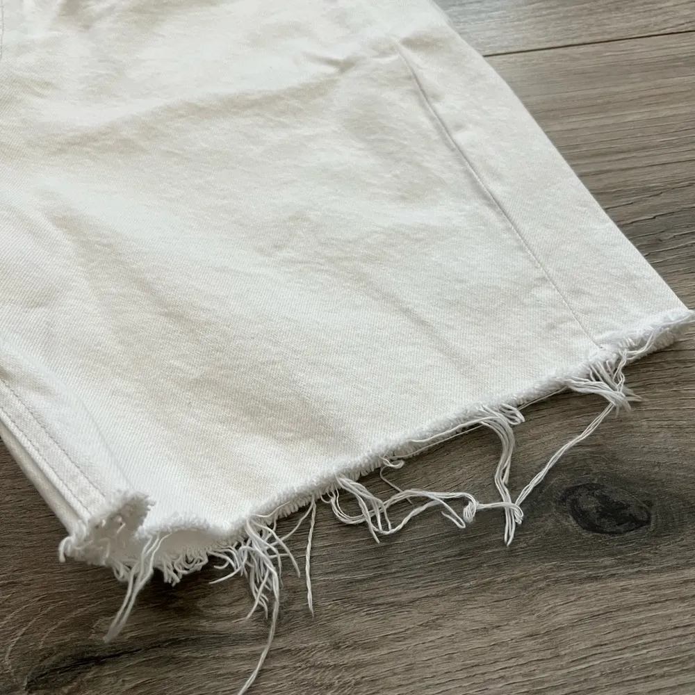 GRLFRND Quinn High Rise 90's Boyfriend Short | Distressed Kelso Dunes White | 30 - Image 7