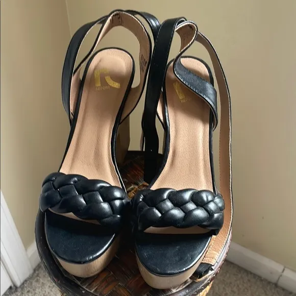 Relic Black Sandals with Quilted Strap - Image 2