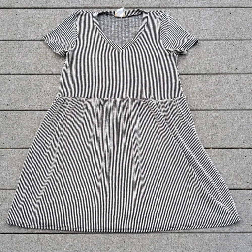 Caution to the Wind V-Neck Striped Short Sleeve Dress - Image 5