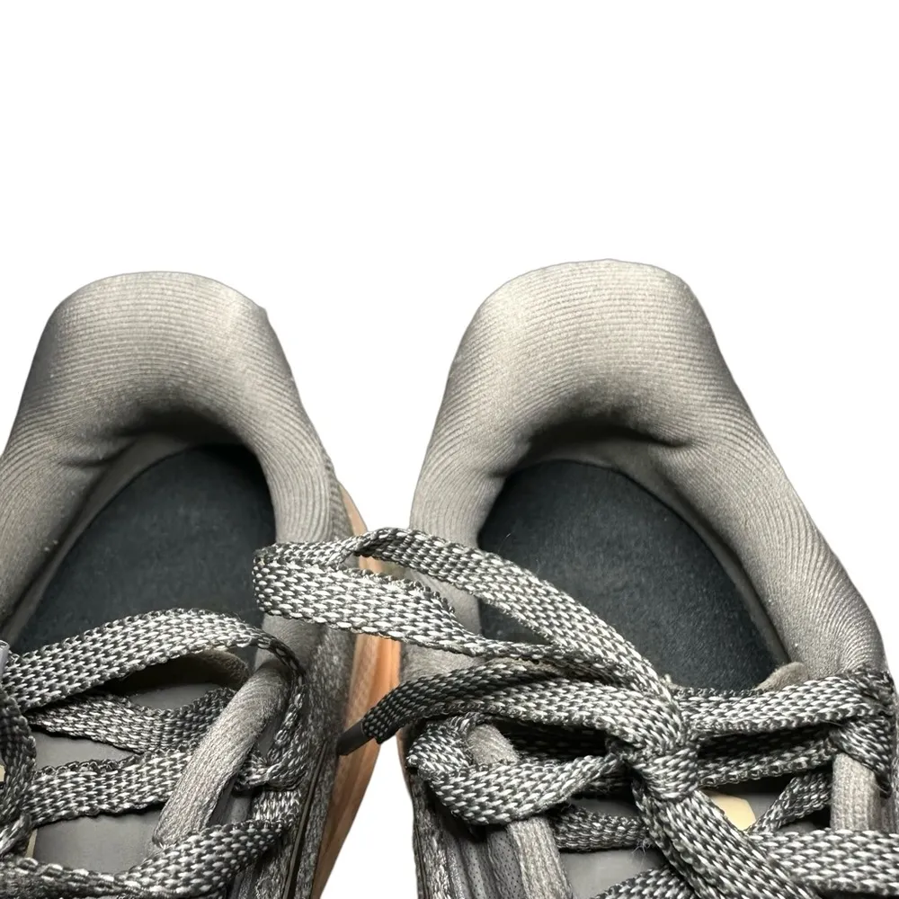 Brooks Launch 10 womens 7.5 grey/crystal grey/pale Peach colorway breathable run - Image 4