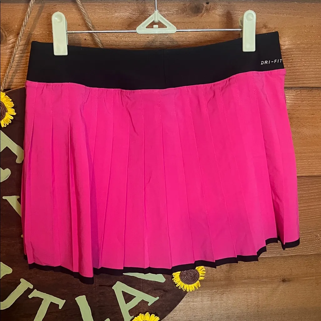 Nike DriFit Victory Tennis Skirt Skort Pink Black Pleated Size M Athleisure - Image 6
