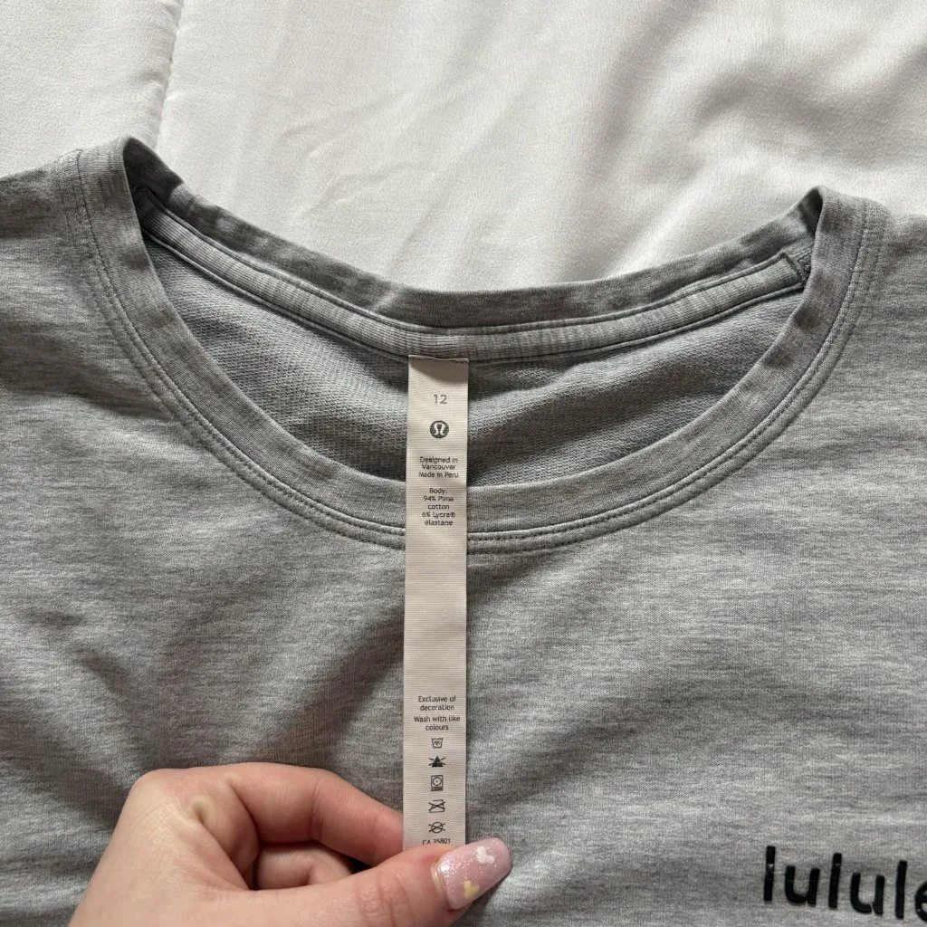 Lululemon Womens Size 12 Short Sleeve T Shirt Tee Crew Neck Cropped Gray Cotton - Image 3