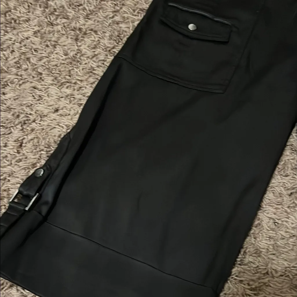 Cache  Black Cargo Shorts with Belt - Image 2