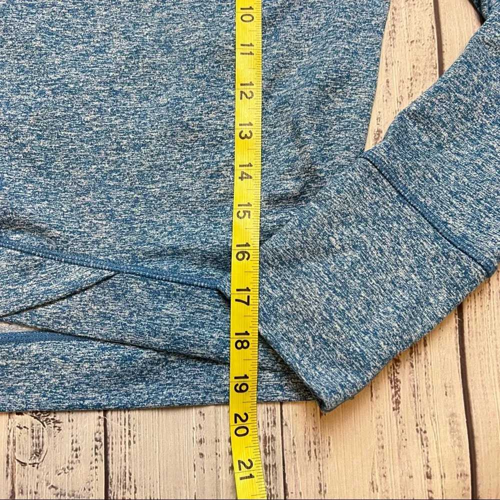 Zella Wide Neck Long Sleeve Fleeced Lined Crop Top. Size Medium. - Image 8