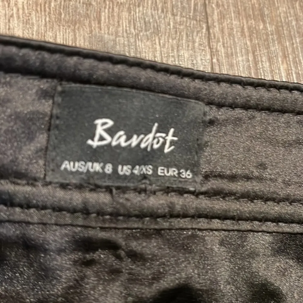 Bardot pebbled patent leather shiny mini skirt - Image 4