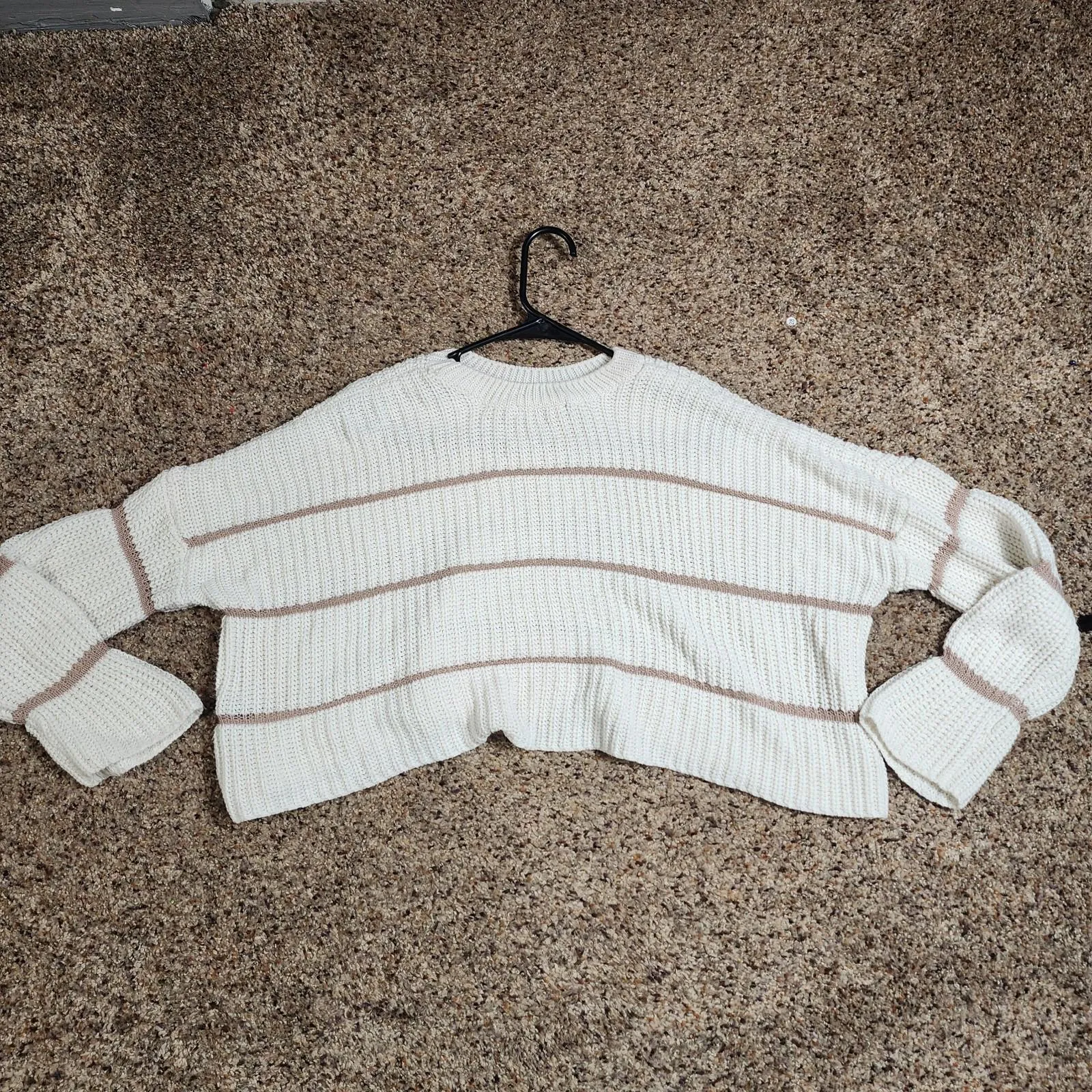 Moon & Madison Cropped Knit Pullover Sweater Size XS White Beige Oversize Brown - Image 3