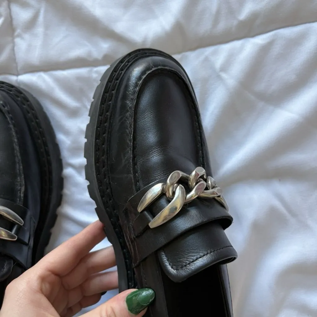 IRIS &INK Womens Chunky Chain Grunge Punk Preppy Casual Edgy Loafers 40 Black Size 8.5 - Image 4
