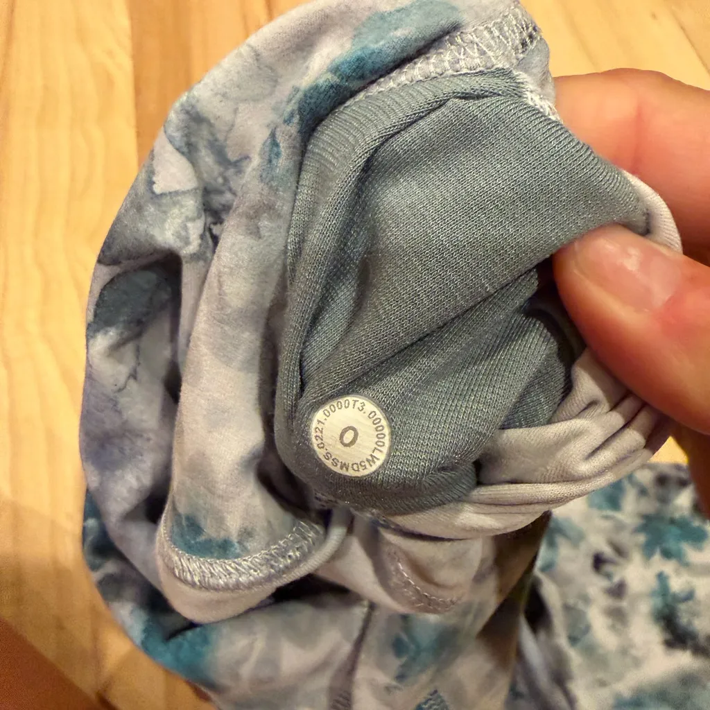 Lululemon legging in Kaleidofloral Multi, Nulu Fabric Yoga. Size 0! - Image 4