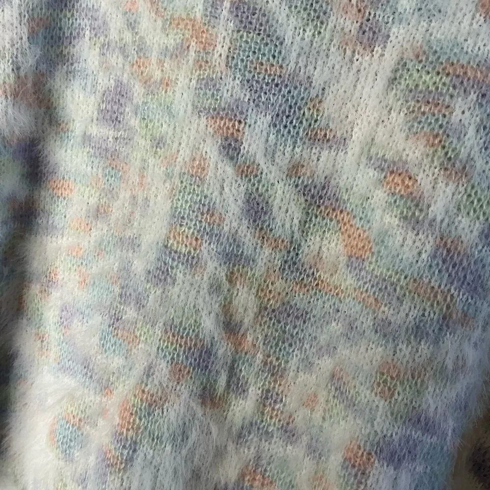 Arizona Jean Company White Cardigan with V-neck and Long Sleeves - Image 5