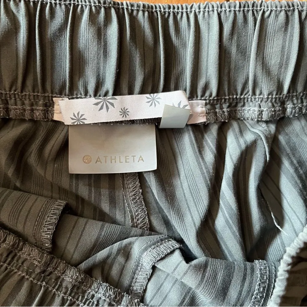 ATHLETA Perfect STRIPE SWAY Subtle Stripe Shorts ZIP Pocket - Image 6